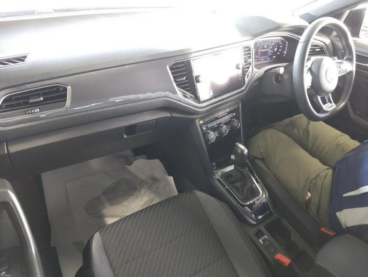 Volkswagen T-Roc R LINE - Image 3