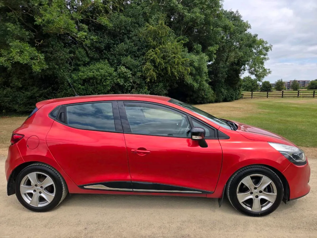 2017 RENAULT CLIO SATNAV - Image 1