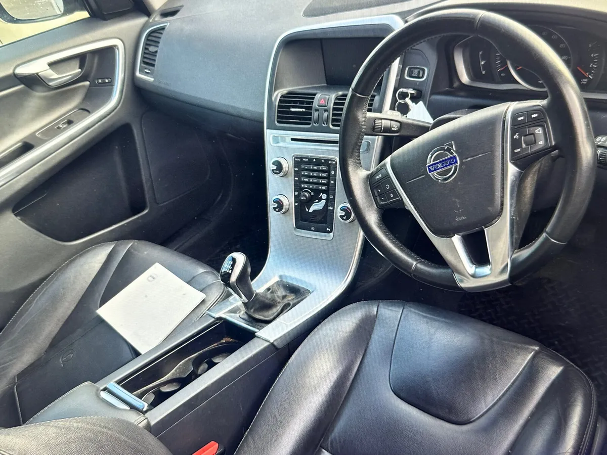 2017 Volvo XC60 D4 (190hp) FWD SE - Image 4