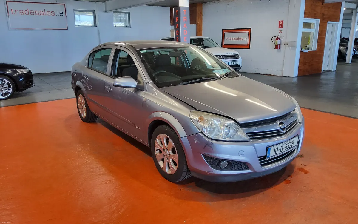 Opel Astra 2010 - Image 1