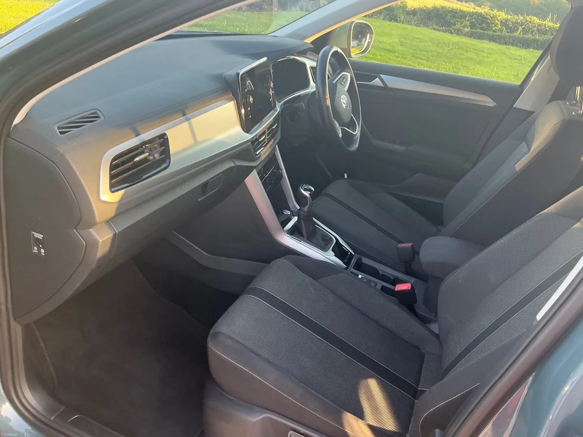 Volkswagen T-Roc 2024 - Image 2