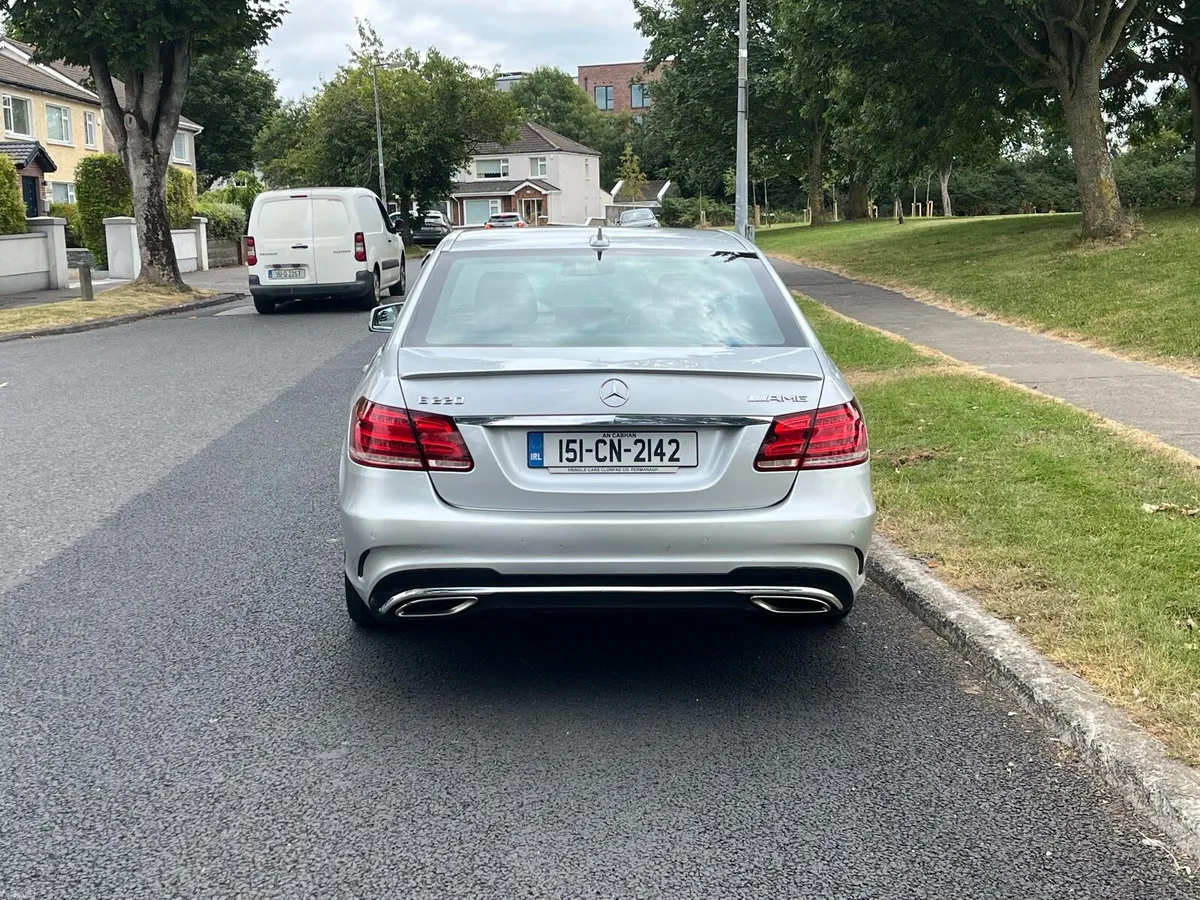 Mercedes Benz e220 bluetec amg line 4dr auto - Image 4