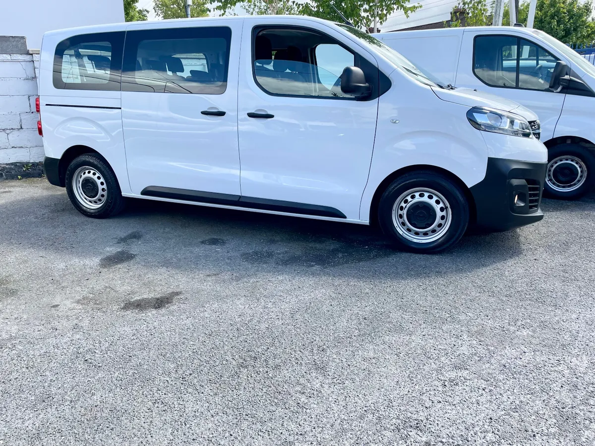 Opel E-Vivaro L1 50KWH EV 9 Seat Mini-Bus,2023 - Image 2