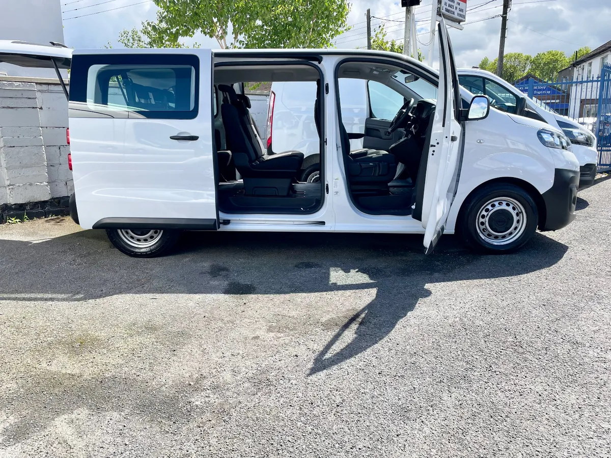 Opel E-Vivaro L1 50KWH EV 9 Seat Mini-Bus,2023 - Image 3