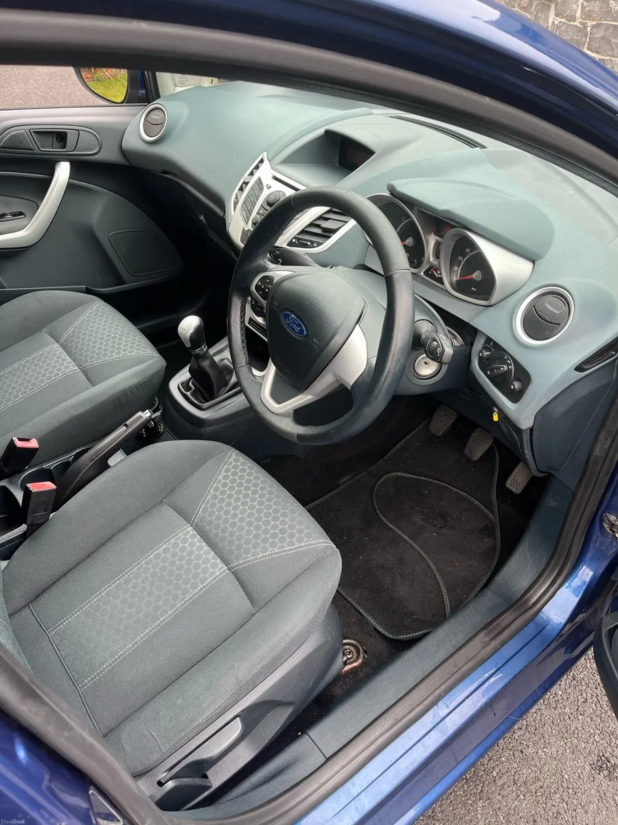 Ford Fiesta 2010 - Image 4
