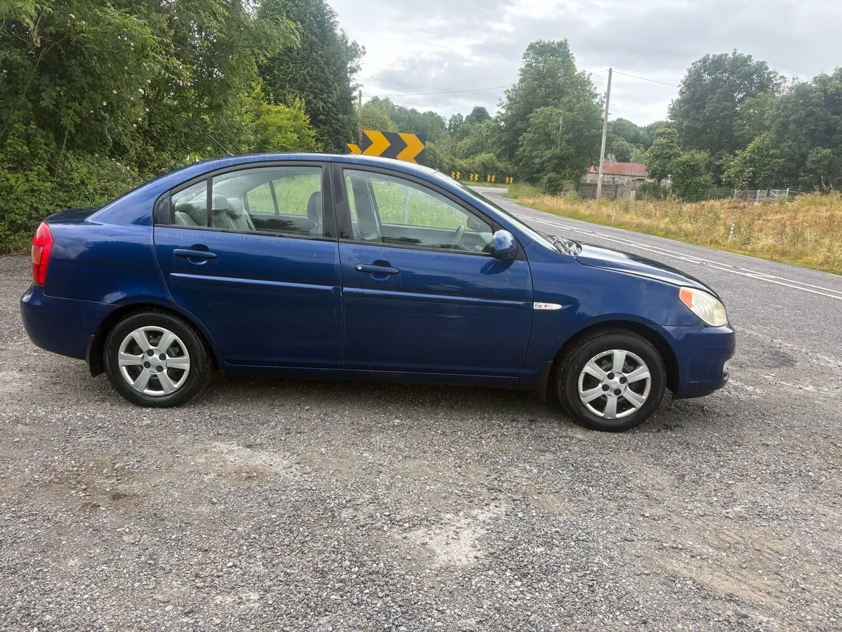Hyundai accent - Image 4