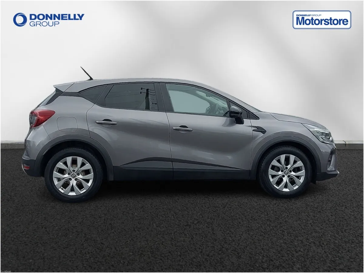 Renault Captur Hatchback Iconic Edition - Image 3