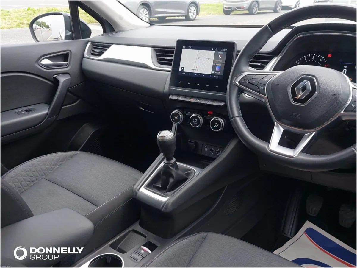 Renault Captur Hatchback Iconic Edition - Image 4