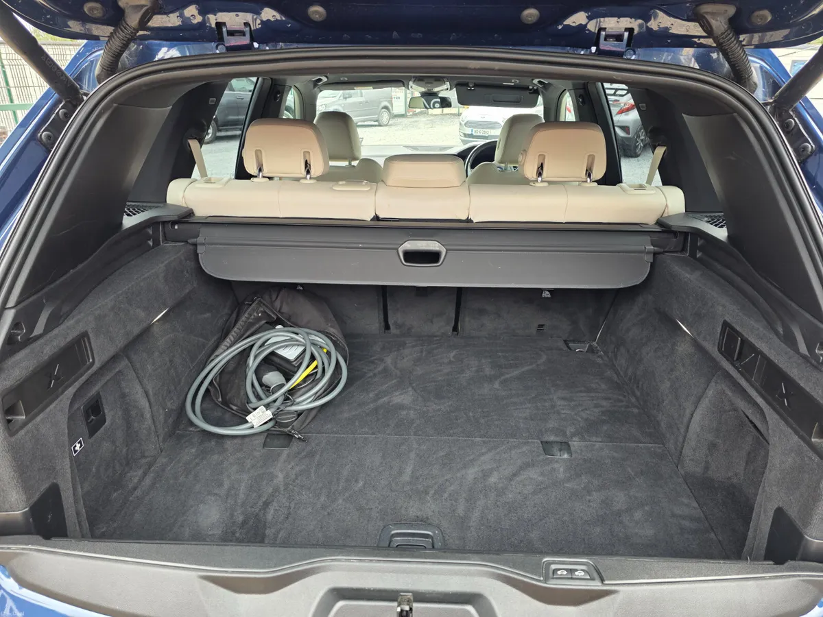 2022 BMW X5 xDrive45e M Sport Plug-in Hybrid - Image 6