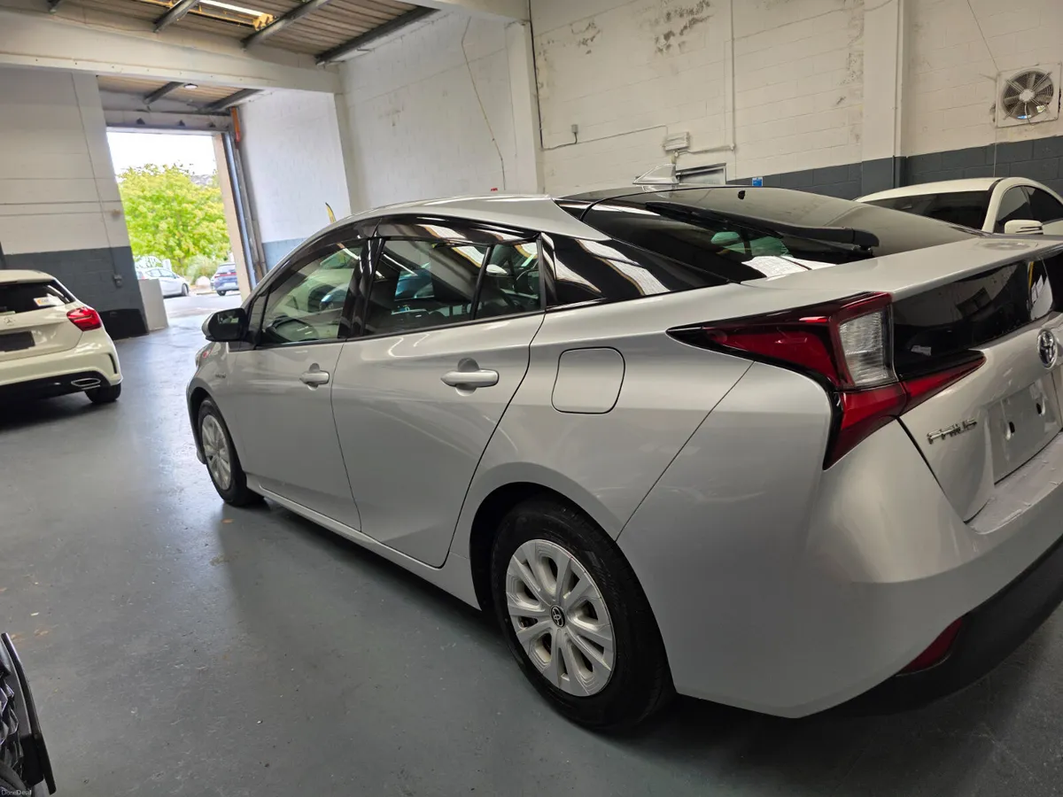 2019 ZW51 Toyota Prius - Image 4