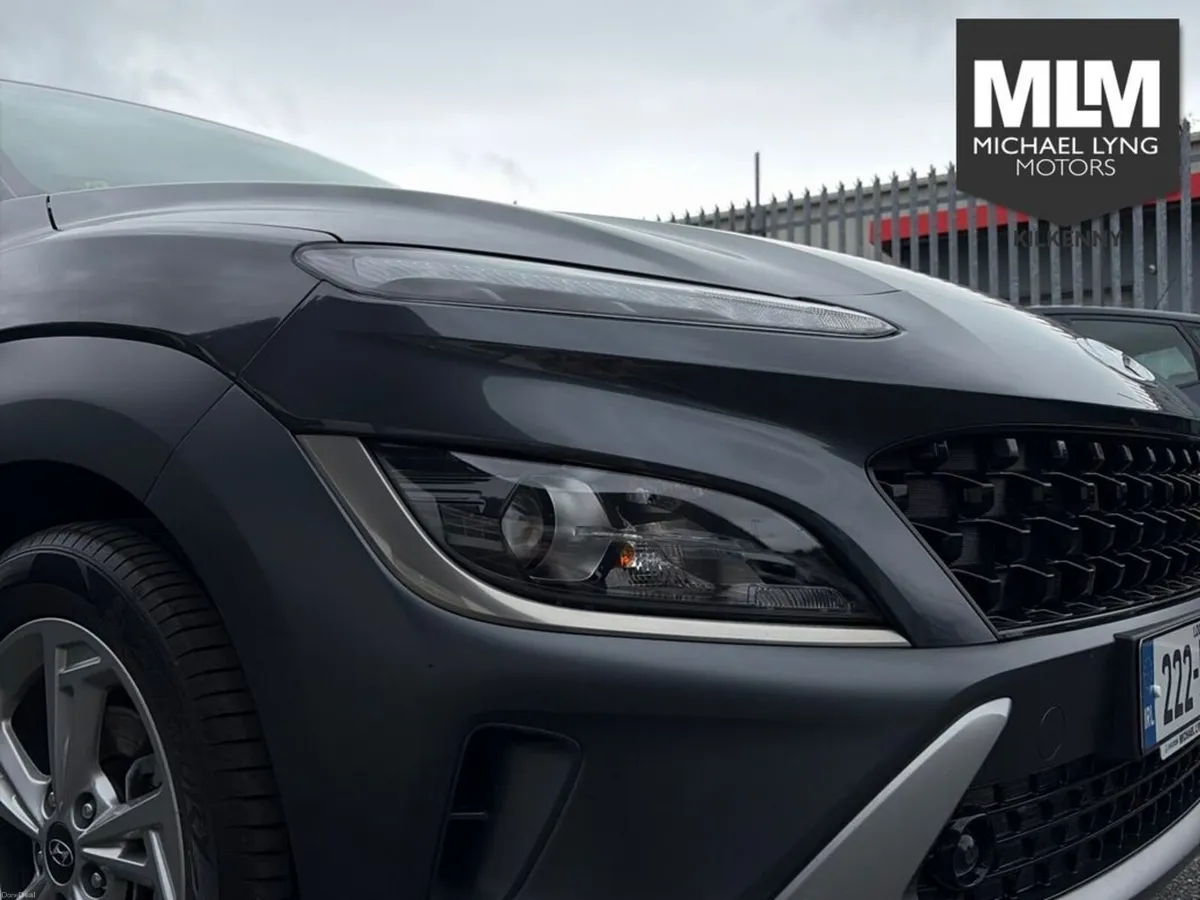 Hyundai KONA Kauai Petrol TWO - Tone Roof 5DR - Image 4