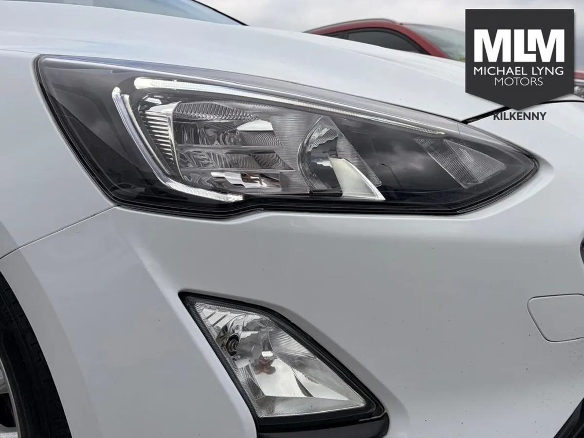 Ford Focus Titanium 5D 1.5TD120 S6.2 M6 F - Image 4