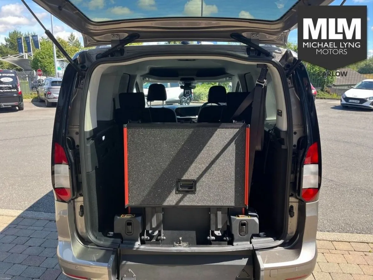 Ford Transit Connect Wheelchair accessable - Image 4
