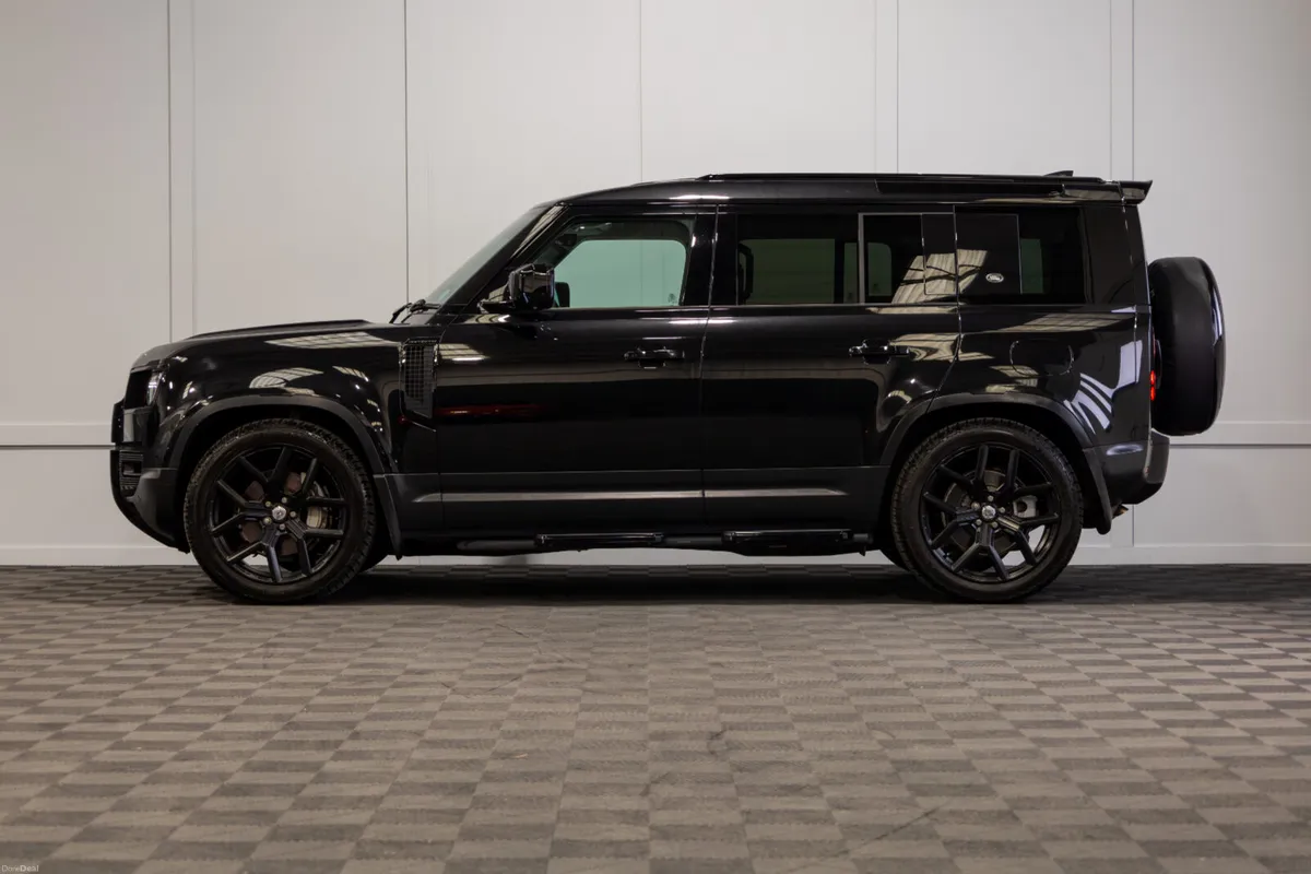 232 Land Rover Defender S P400e - Image 3