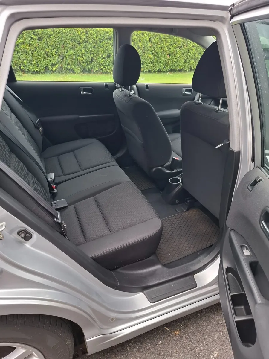 Honda Civic 2005 - Image 2