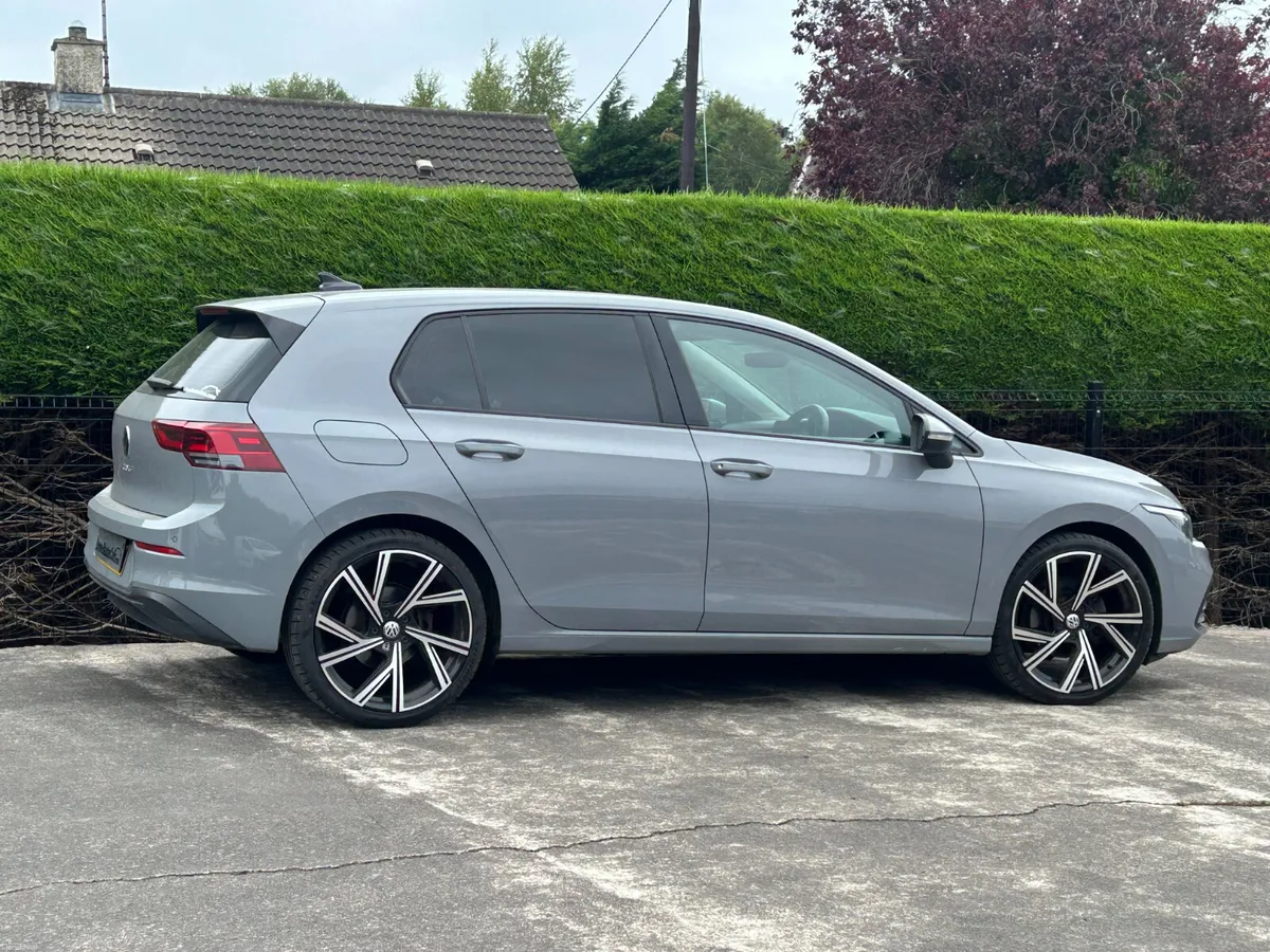 21Volkswagen Golf 1.5 Tsi Life €17250 inc Vrt - Image 5