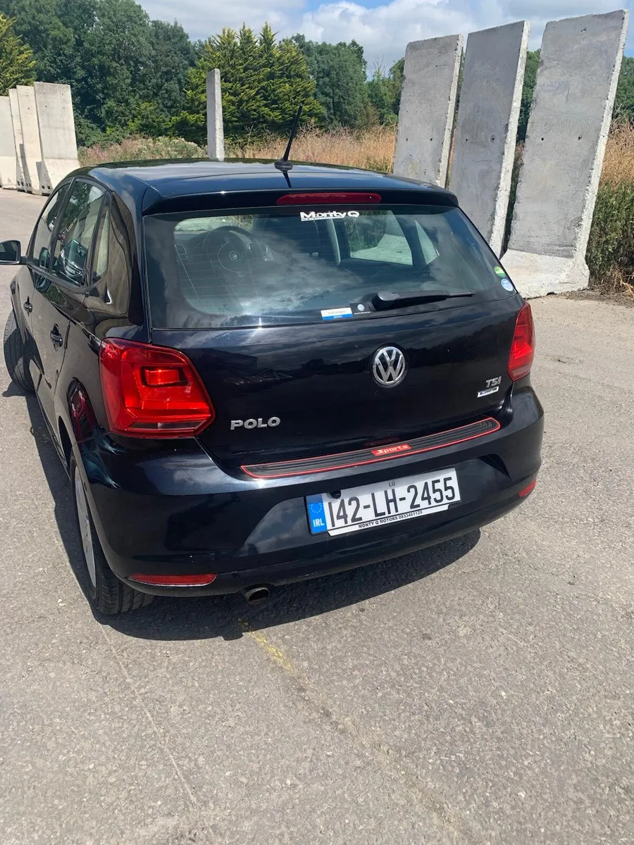 2014 Volkswagen Polo Automatic  black - 97k km - Image 5
