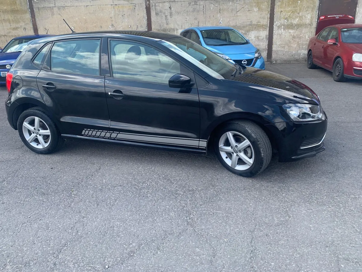 2014 Volkswagen Polo Automatic  black - 97k km - Image 3