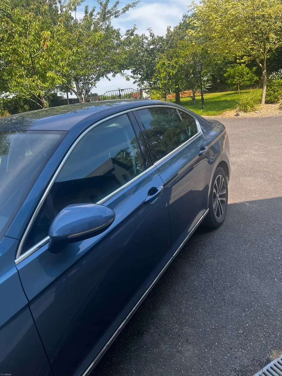Volkswagen Passat - Image 4