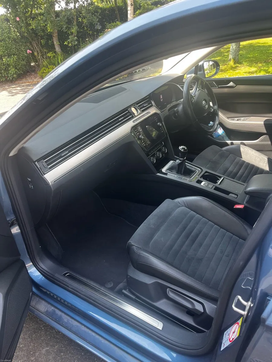 Volkswagen Passat - Image 5