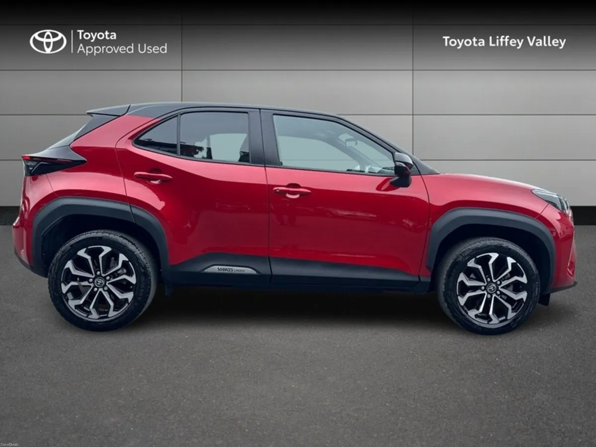 Toyota Yaris Cross YARIS CROSS LUNA SPORT - Image 3