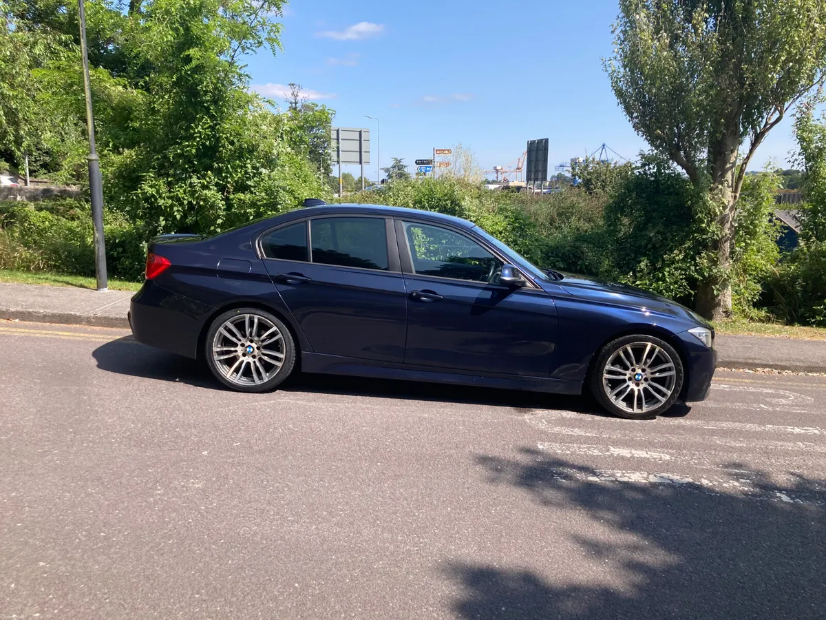 2015 BMW 320d Sport Auto Saloon - Image 2