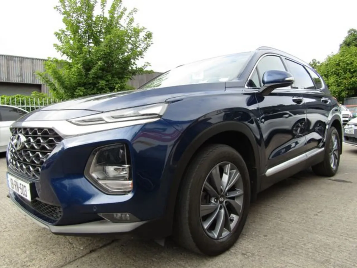 Hyundai Santa Fe 2WD Executive Plus 5DR - Image 3