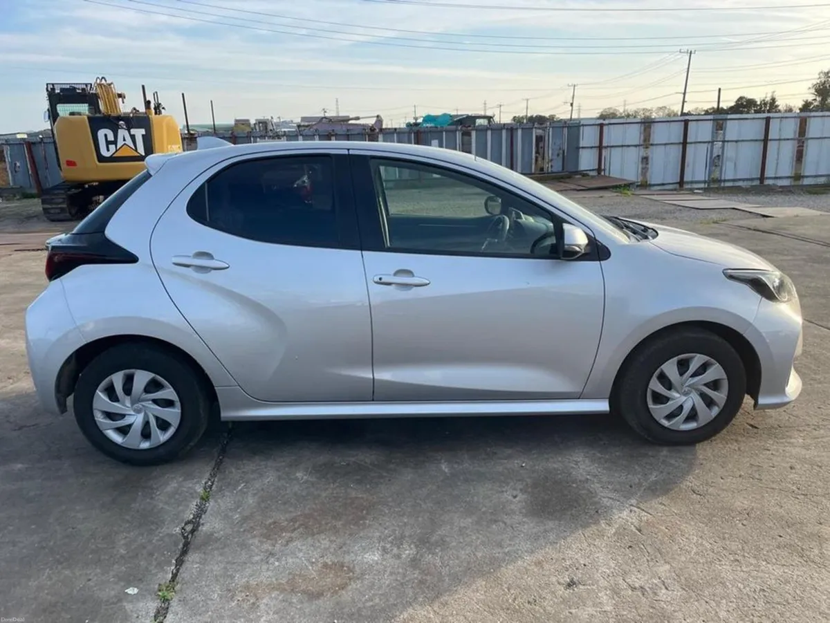 Toyota Yaris 1.0 X - Image 2