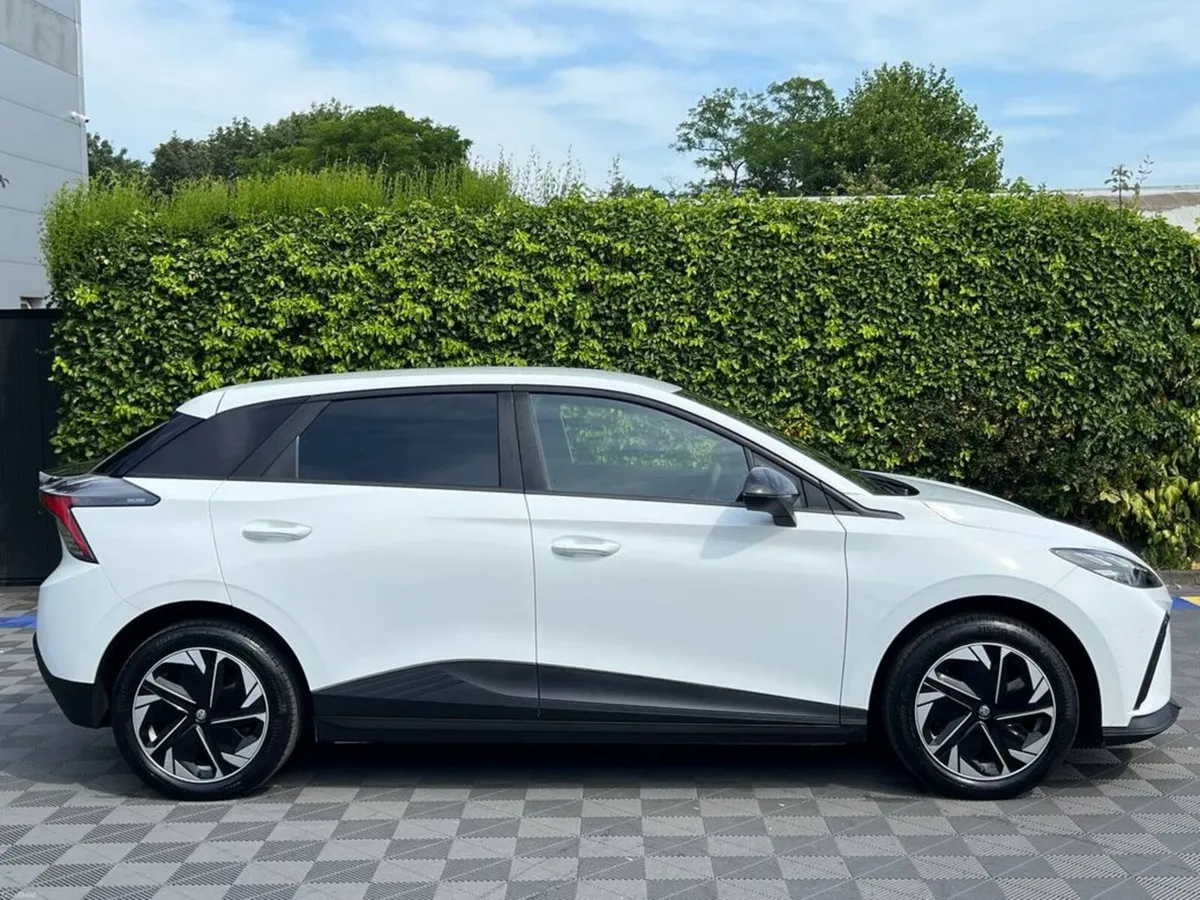 MG 4 SE 64 KWH // APPLE CARPLAY/ANDROID AUTO // DI - Image 2