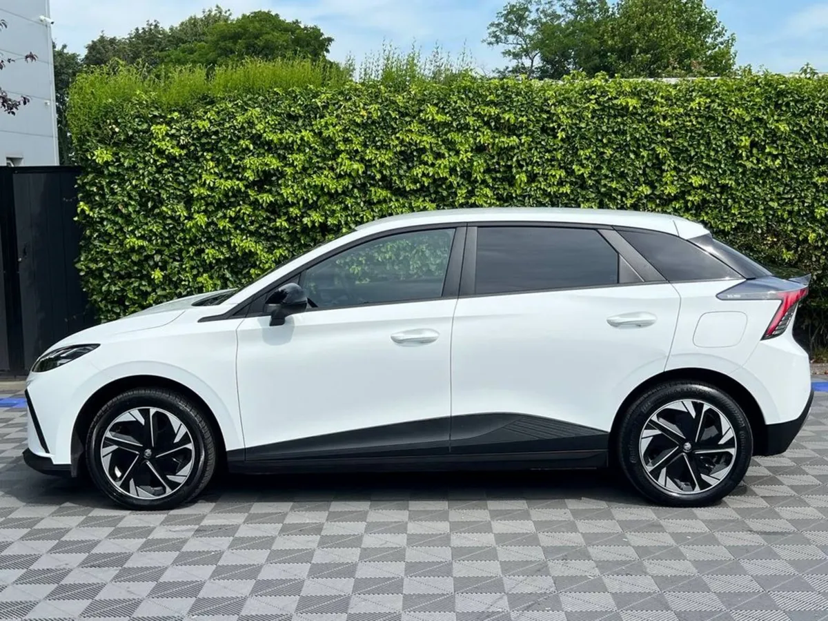 MG 4 SE 64 KWH // APPLE CARPLAY/ANDROID AUTO // DI - Image 3