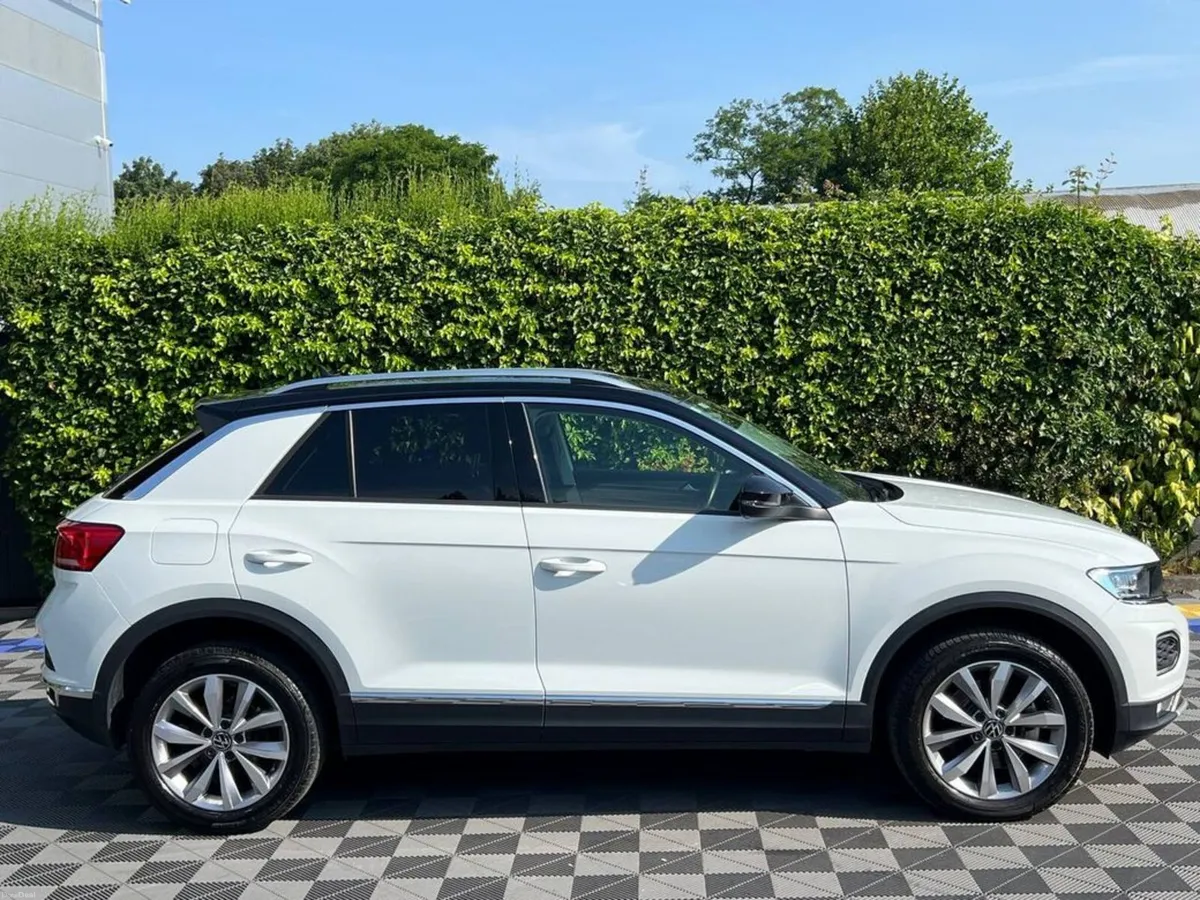 Volkswagen T-Roc DESIGN 2.0 TDI AUTO // FULL SERVI - Image 2