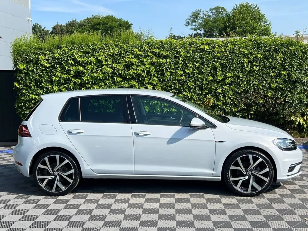 Volkswagen Golf HIGHLINE R-LINE PACK 1.4 TSI AUTO - Image 2