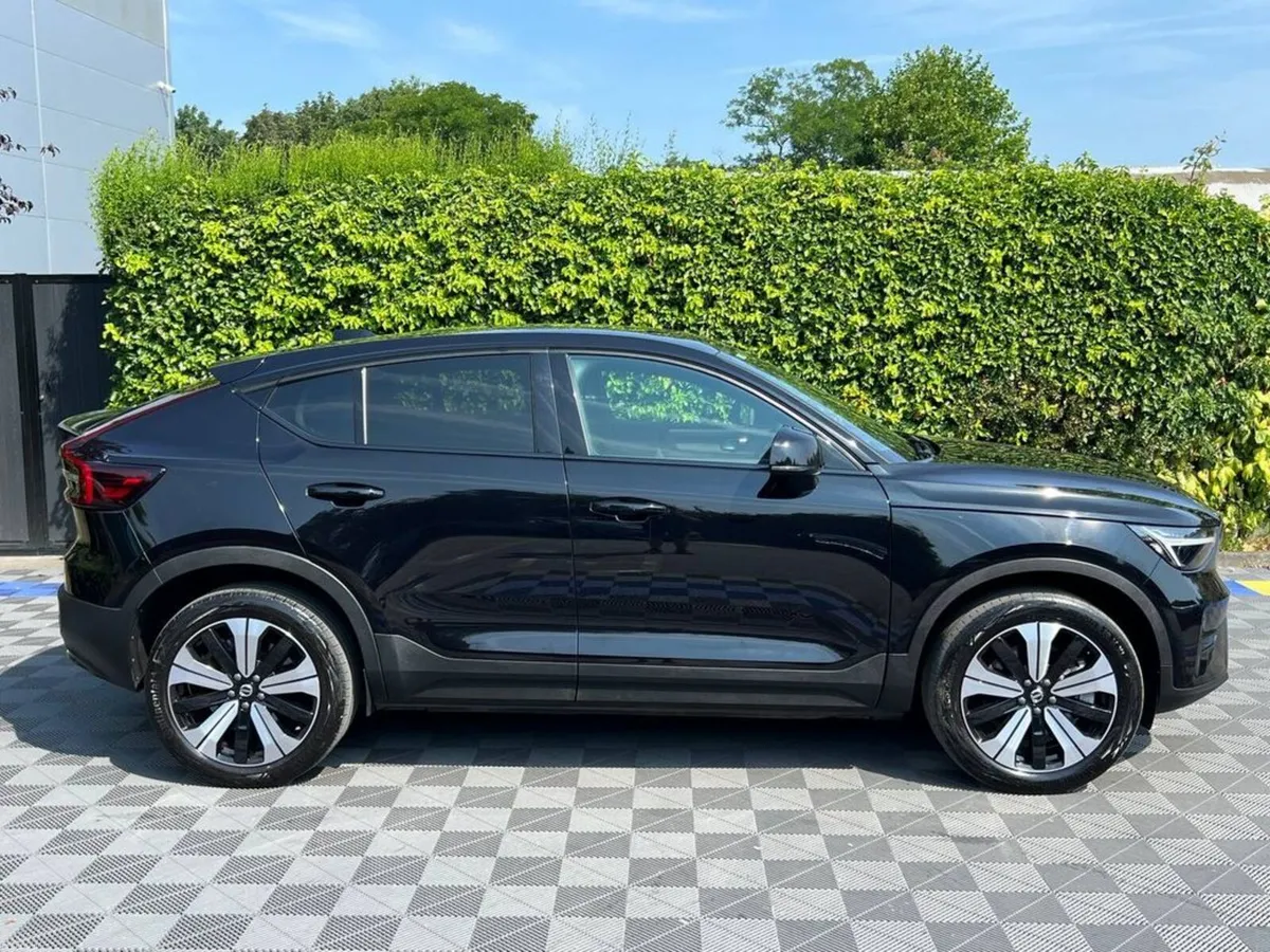 Volvo C40 CORE RECHARGE // SERVICE HISTORY // PANO - Image 3