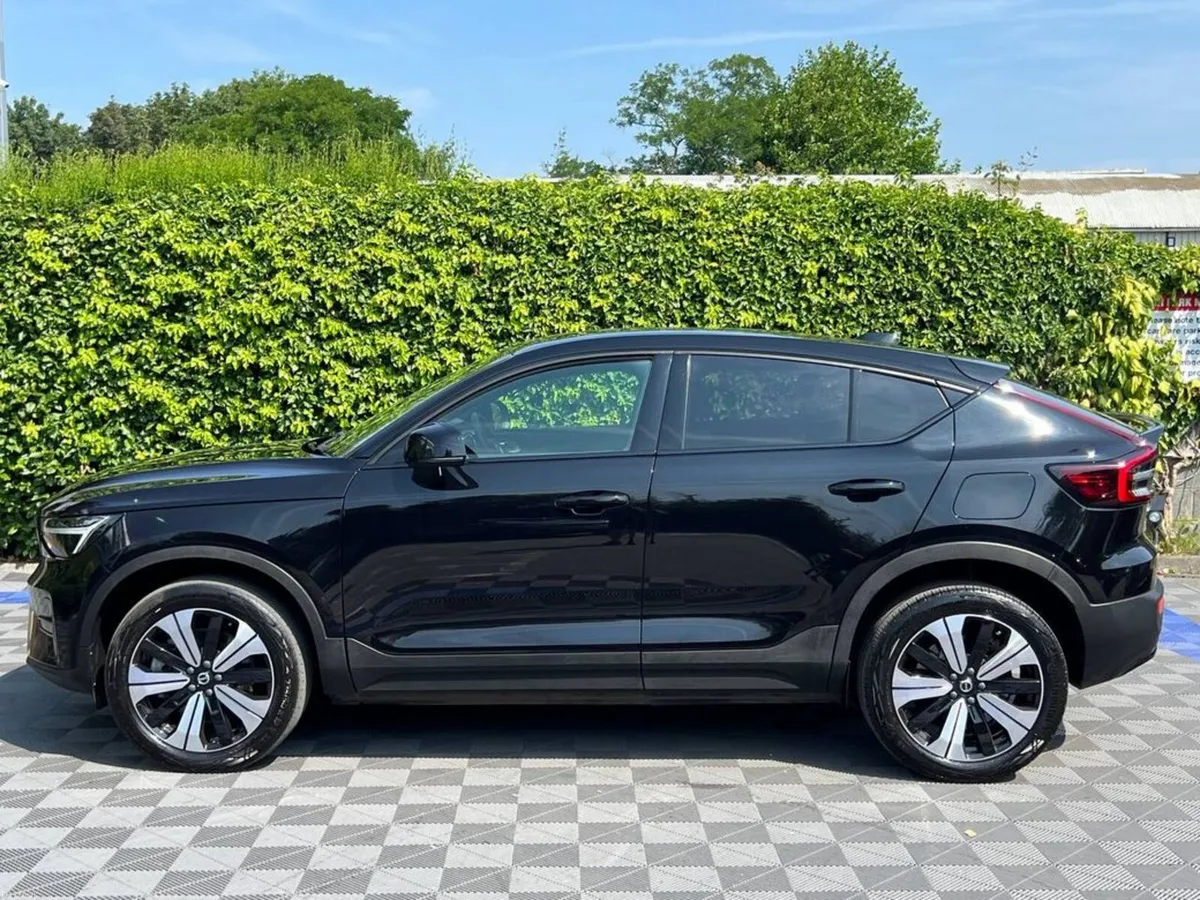Volvo C40 CORE RECHARGE // SERVICE HISTORY // PANO - Image 4