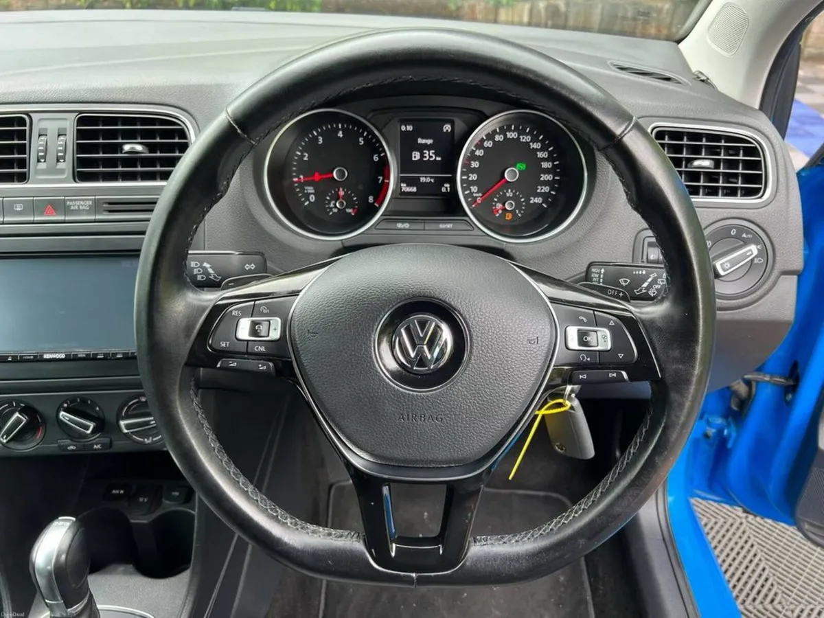 Volkswagen Polo COMFORTLINE 1.2 TSI AUTO // 15" AL - Image 4