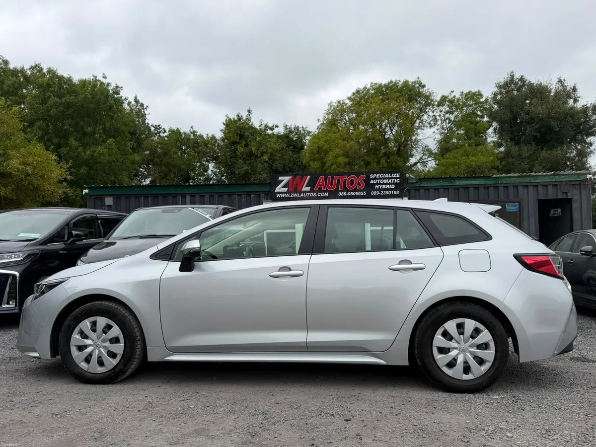 232  TOYOTA COROLLA 18 HYBRID - Image 4