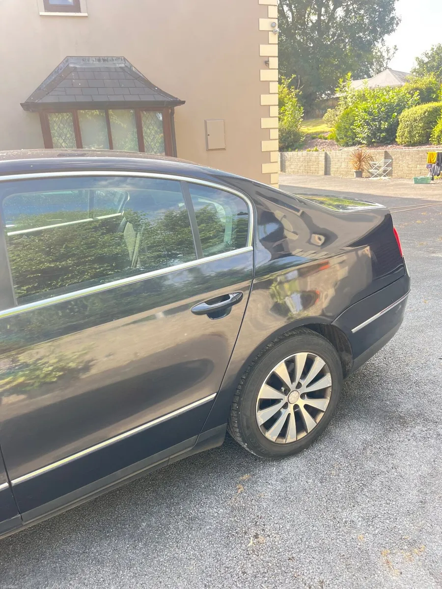 Volkswagen Passat 2010 - Image 3