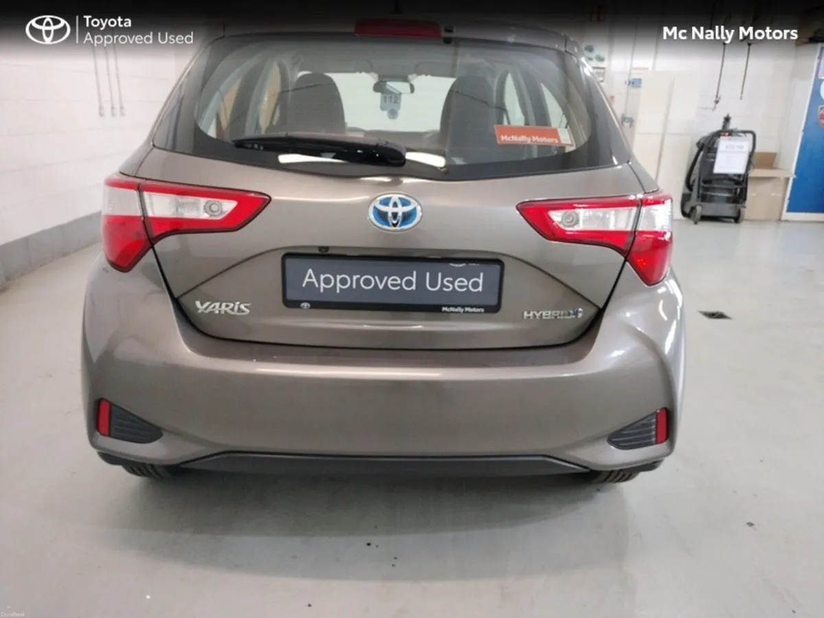 Toyota Yaris HYBRID 5DR LUNA - Image 4