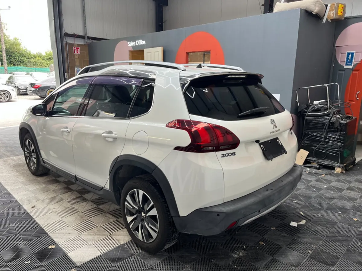 Peugeot 2008 2017 PEUGEOT 2008 1.2 AUTOMATIC / CRU - Image 4