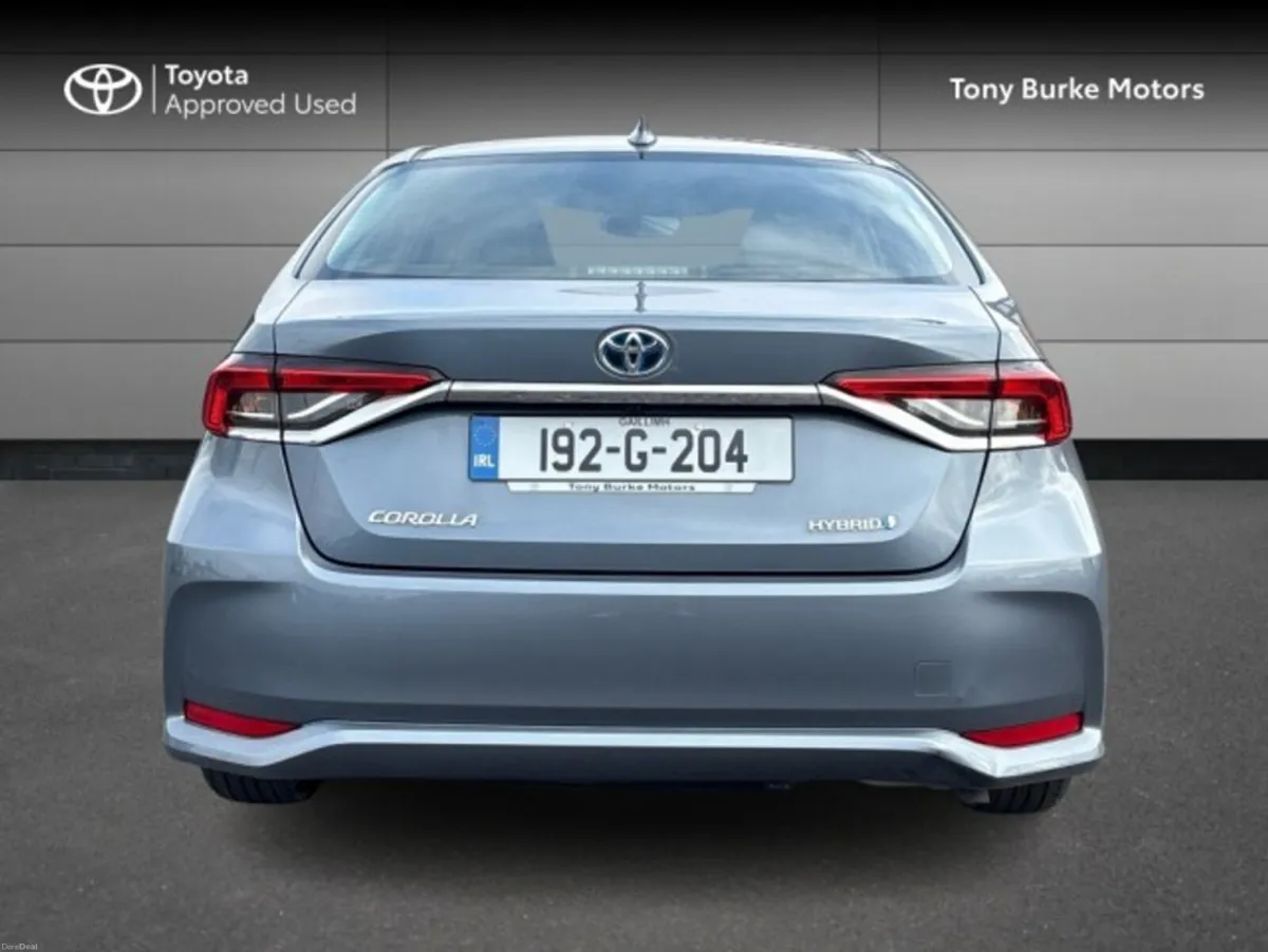 Toyota Corolla Saloon - Luna Edition - 1.8 Hybrid - Image 5