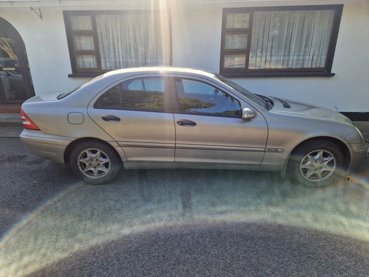 Mercedes-Benz C-Class 2003 - Image 3