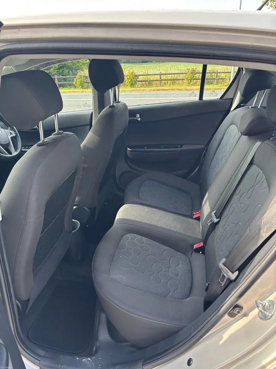*ON HOLD*Hyundai i20 2011 **taxed and NCT 11/36** - Image 4