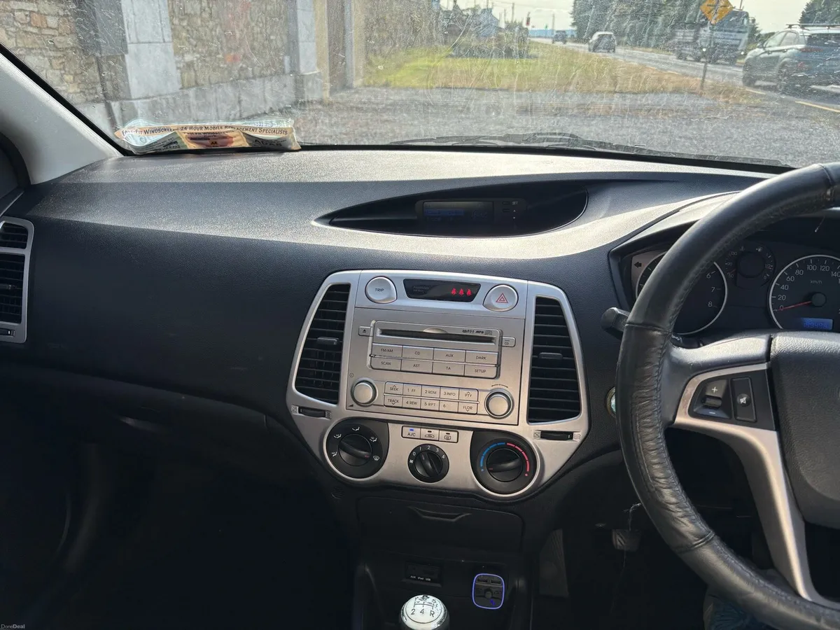 *ON HOLD*Hyundai i20 2011 **taxed and NCT 11/36** - Image 2