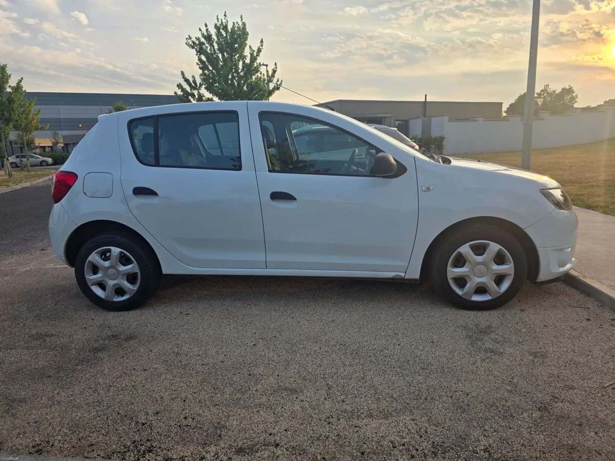 Dacia Sandero 2015 - Image 2