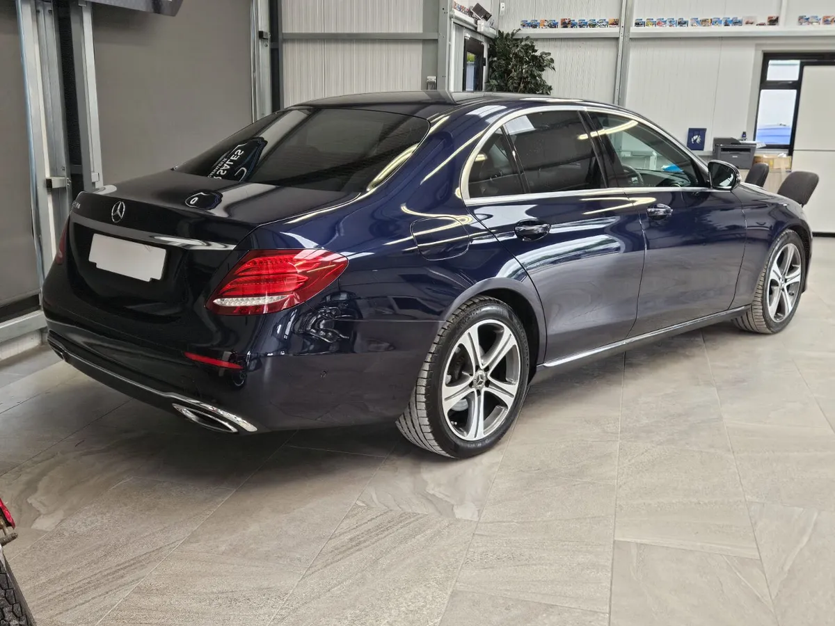 17 MERCEDES BENZ E-CLASS AVANTGARDE - Image 3