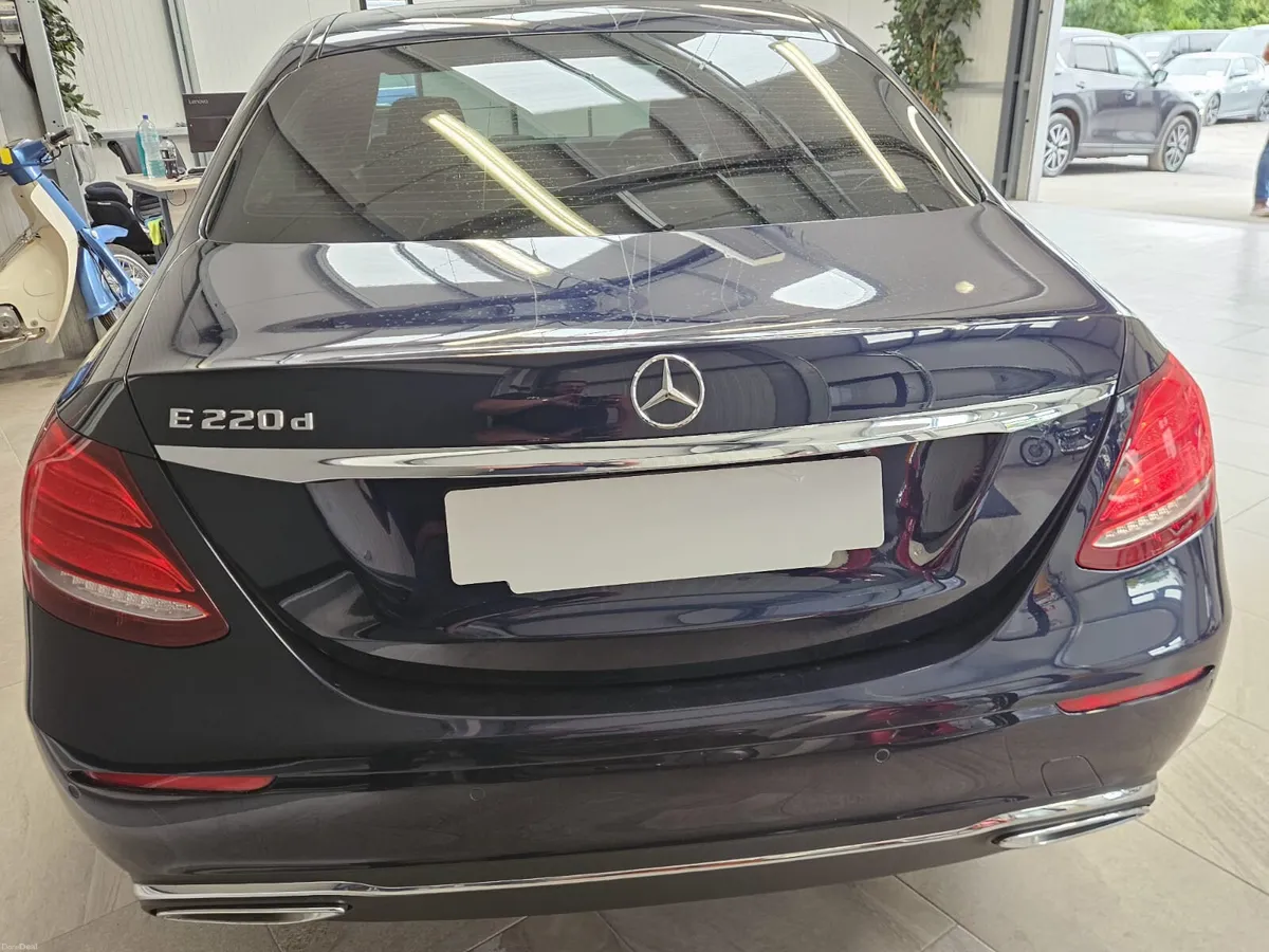 17 MERCEDES BENZ E-CLASS AVANTGARDE - Image 5