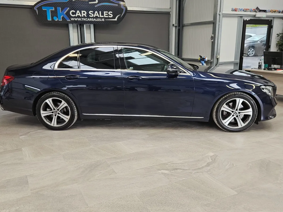 17 MERCEDES BENZ E-CLASS AVANTGARDE - Image 2