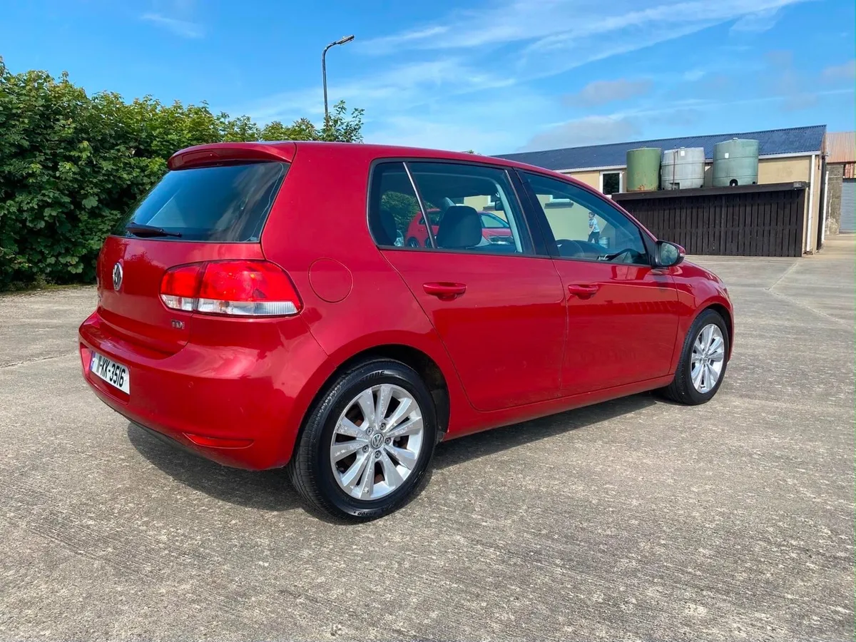 Volkswagen Golf 2011 - Image 2
