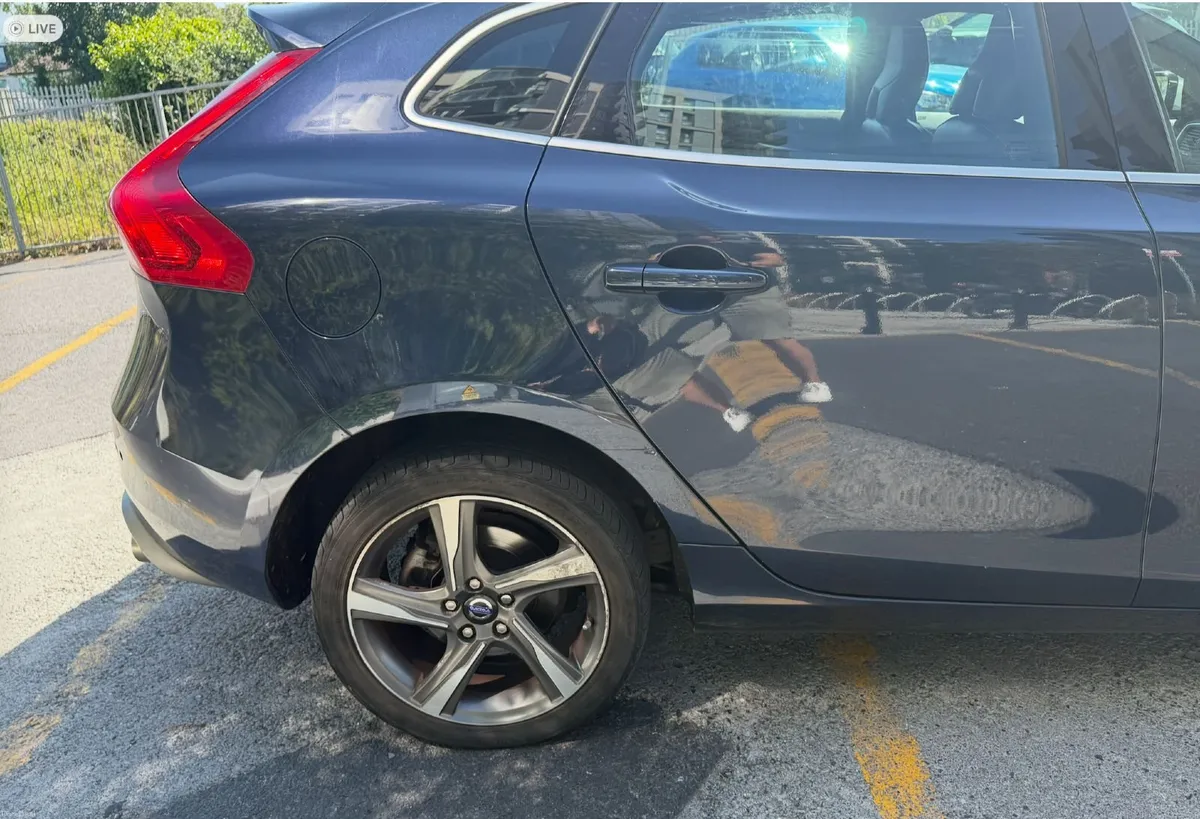 Volvo (2014) V40 D3 R-Design AUTOMATIC — 161k km - Image 5