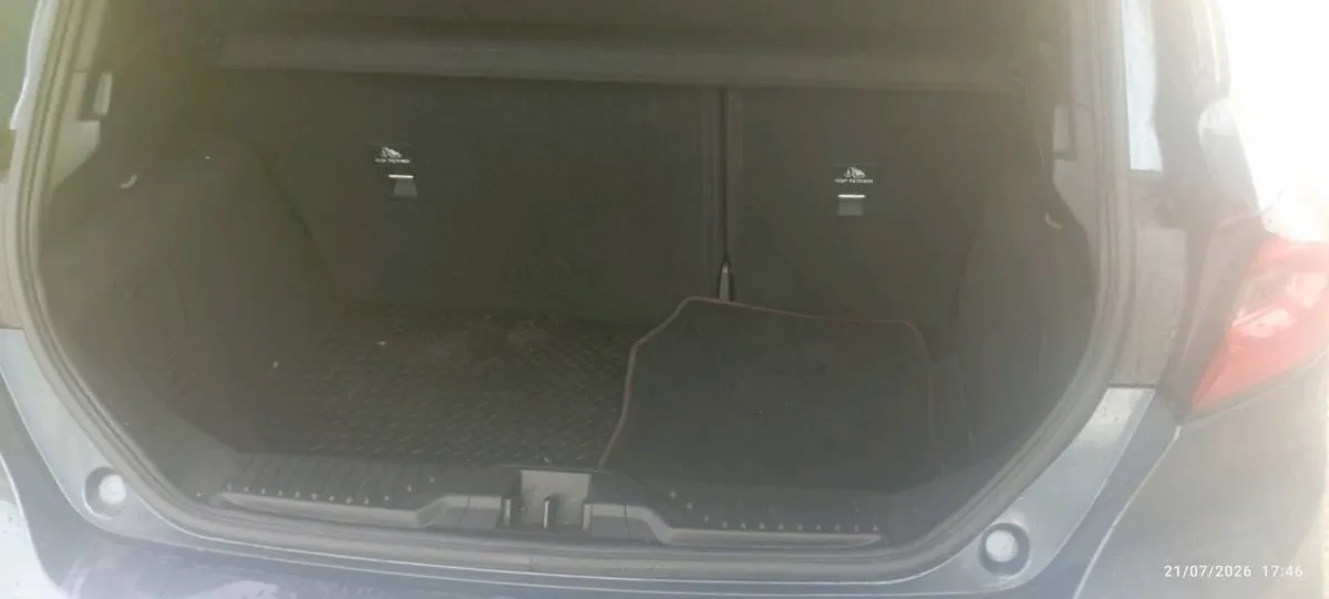 Car - Image 3